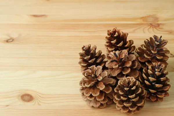 Many Natural Dry Pine Cones Light Brown Wooden Table Free — Stock Photo, Image