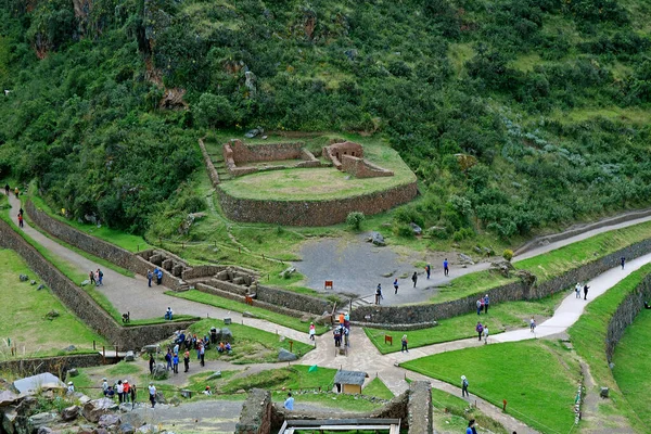 Gran Grupo Visitantes Explorando Parque Arqueológico Pisac Valle Sagrado Los —  Fotos de Stock