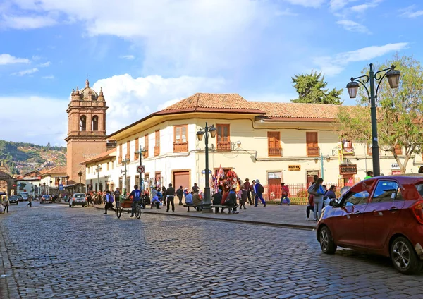 位于秘鲁库斯科历史中心的历史最悠久的街道之一 Calle Santa Clara的街头场景 — 图库照片
