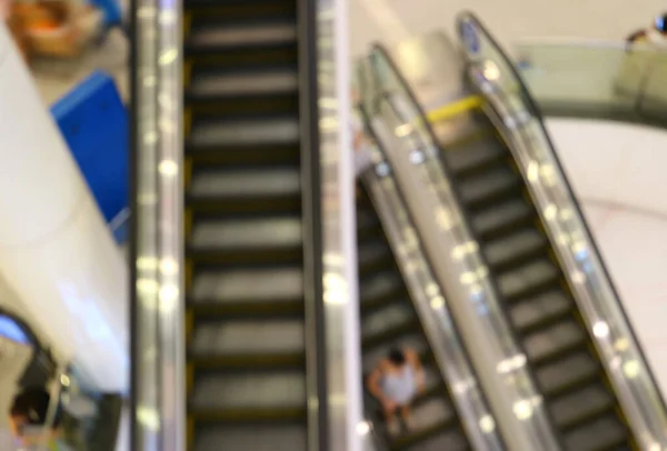 Abstrato Borrado Das Escadas Rolantes Com Pessoas Descendo Shopping — Fotografia de Stock