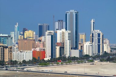 Manama Şehri 'nin çarpıcı hava manzarası, Başkent Bahreyn.
