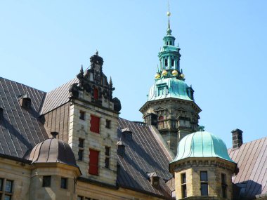 Danimarka 'nın Helsingor kentindeki Kronborg' un etkileyici çatı ve cephesi