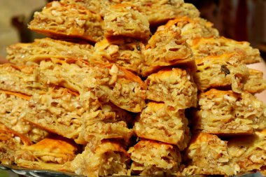 Ağız Sulama Baklava Pastaları Yığını Ermenistan Yerel Marketinde Aç Arıları Çekiyor
