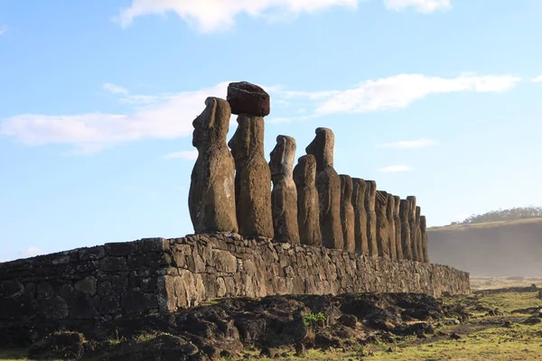 Gigantescas Estatuas Moai Ahu Tongariki Vista Desde Atrás Patrimonio Humanidad — Foto de Stock