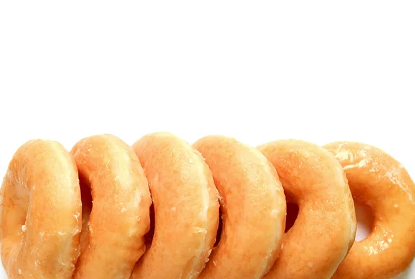 Fila Bocazas Azucaradas Donuts Aisladas Sobre Fondo Blanco — Foto de Stock