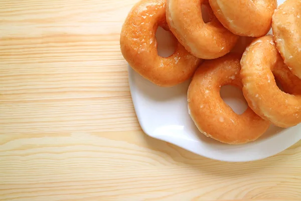 Vista Superior Una Placa Rosquillas Glaseadas Con Azúcar Una Mesa —  Fotos de Stock