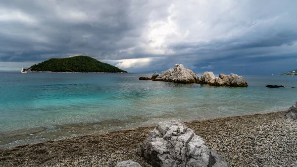 Cielo Dramático Playa Rocosa Antes Una Tormenta Sobre Isla Skopelos — Foto de Stock
