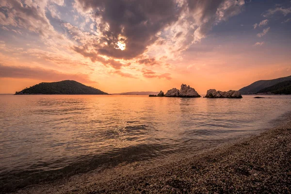 Pôr Sol Dramático Praia Ilha Skopelos Grécia Fotografias De Stock Royalty-Free