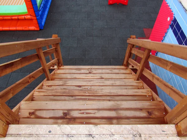 Escadas Madeira Descendo Para Parque Infantil — Fotografia de Stock