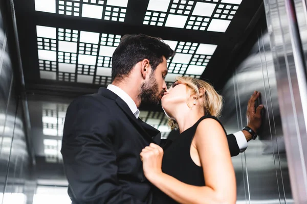 Businessman Kissing Colleague Office Elevator — Stock Photo, Image