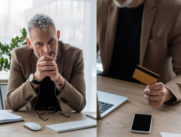 Collage eines Geschäftsmannes mit geballten Händen, der in die Kamera blickt und seine Kreditkarte in der Nähe eines Smartphones mit leerem Bildschirm hält — Stockfoto
