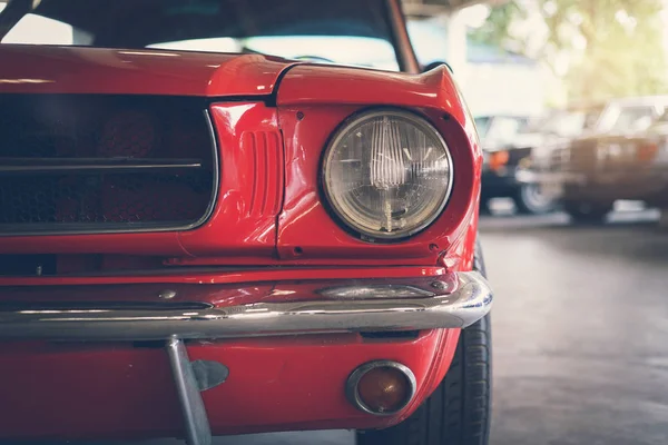 Close up headlight of red Retro classic car — Stock Photo, Image