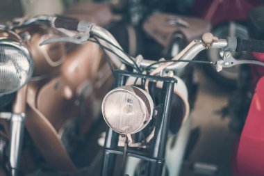 Eski paslı vintage motosiklet Far kadar kapatın