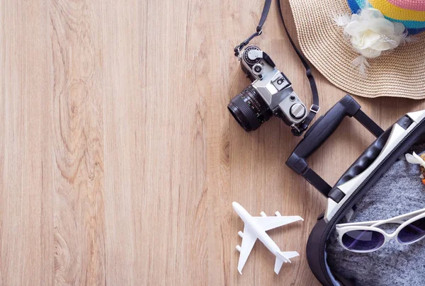 Traveler baggage and retro camera with copy space — Stock Photo, Image