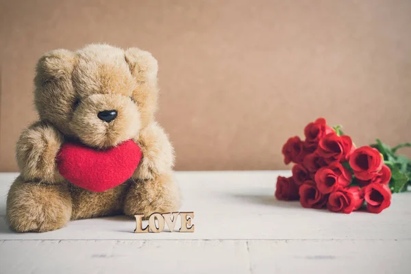 Red heart shape with word "love" and red rose — Stock Photo, Image