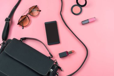 Makyaj ve Aksesuarları Pembe backg izole kadın çanta