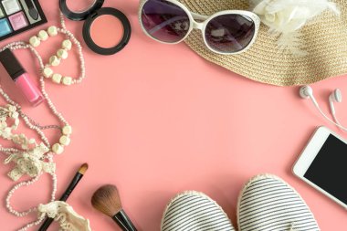 Kadın şeyler, makyaj, cep telefonu ve aksesuarları