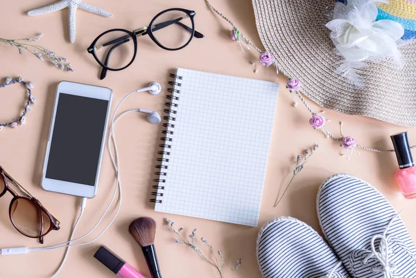 Kadın şeyler, makyaj, cep telefonu ve aksesuarları