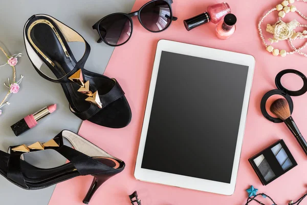tablet ve moda aksesuarları ile kozmetik kadın