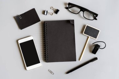 Boş defter ile akıllı telefon Danışma Office