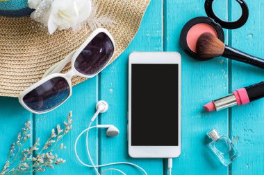 Kadın şeyler, makyaj, cep telefonu ve aksesuarları ile kopya alanı