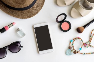 Kadın şeyler, makyaj, cep telefonu ve aksesuarları ile kopya alanı