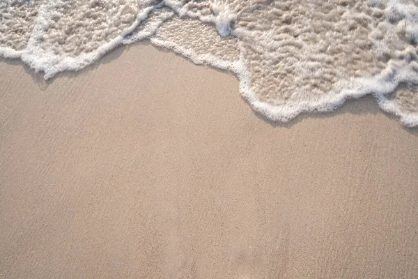 Delikatna Fala Oceaniczna Tropikalnej Piaszczystej Plaży Latem — Zdjęcie stockowe