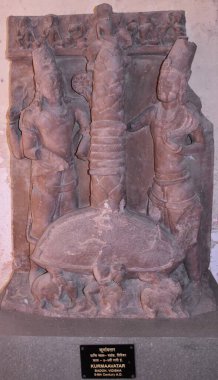Gwalior, Madhya Pradesh / Hindistan - 15 Mart 2020: Kurmaavatar (Kaplumbağa Kral) veya Vishnu 'nun M.S. 8-9. yüzyılda yapılmış heykeli.