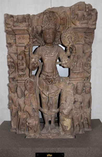 Gwalior, Madhya Pradesh / Hindistan - 15 Mart 2020: Harihar veya Vishnu heykeli