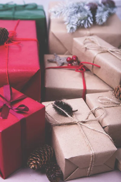 Elegante caja de regalos de Navidad presenta — Foto de Stock