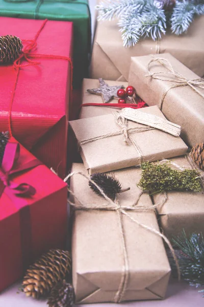 Elegante caja de regalos de Navidad presenta — Foto de Stock