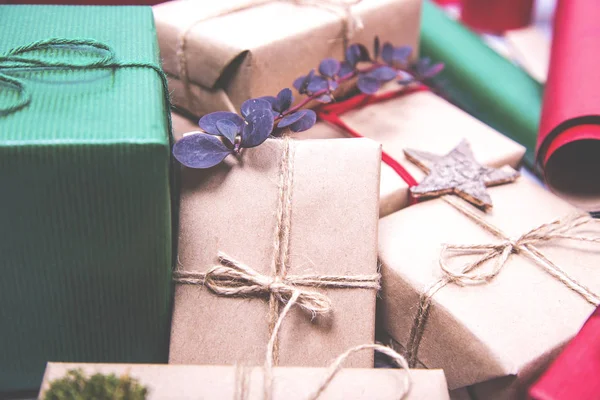 Elegante caja de regalos de Navidad presenta — Foto de Stock