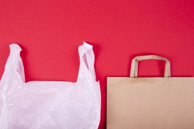 Tek kullanımlık plastik poşet ve kese kağıdını temizle