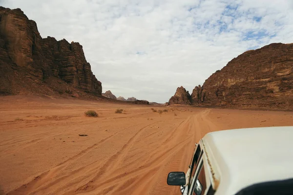 Jeepsafari in Wadi Rum woestijn — Stockfoto