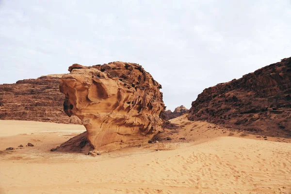 Wadi Rum in zuidelijk Jordanië. — Stockfoto