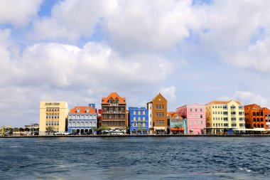 Willemstad şehir merkezinin manzarası. Curacao,
