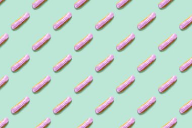 Düzenlenmiş ev yapımı eklem desenli düz yatıyordu.