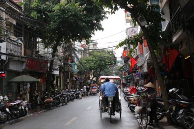 Hanoi caddelerinde Rickshaw, Vietnam.