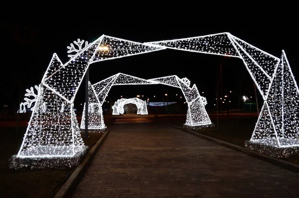 Homályos Háttér Karácsonyi Dekoráció Városban Ünnepi Megvilágítás Éjszaka — Stock Fotó