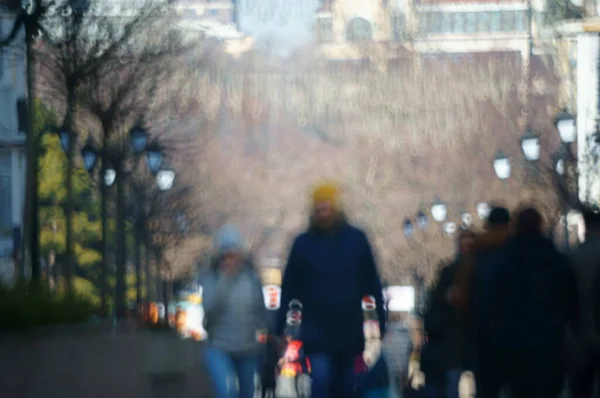 Fundo Desfocado Pessoas Caminham Pela Rua Cidade Vida Cidade Movimento — Fotografia de Stock