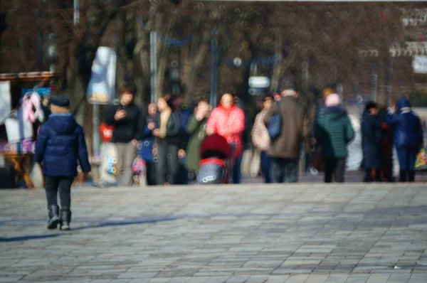 Zamazane Tło Ludzie Chodzą Ulicami Miasta Życie Mieście Ruch Tłumu — Zdjęcie stockowe