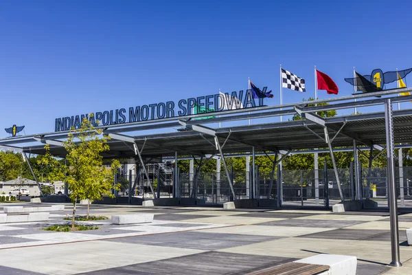 Indianapolis - Circa Σεπτεμβρίου 2016: Ιντιανάπολις Motor Speedway 1 πύλη εισόδου. IMS φιλοξενεί το Indy 500 και Πλινθοποιείο 400 Auto αγώνες Vi — Φωτογραφία Αρχείου