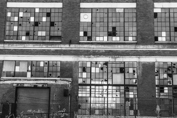 Покинуті промислового заводу - міських запустіння, носять, зламаною і забутих Iii — стокове фото