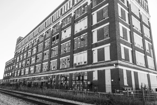 Elhagyott ipari gyár - városi lelkiállapotát, kopott, törött és elfeledett V — Stock Fotó