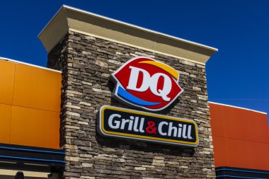 Indianapolis - Ekim 2016 yaklaşık: Dairy Queen perakende Fast Food konum. DQ bir iştiraki, Berkshire Hathaway suyudur
