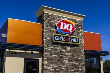 Indianapolis - Yaklaşık Ekim 2016: Dairy Queen Perakende Fast Food Yer. Dq, Berkshire Hathaway IV'ün bir yan kuruluşudur.