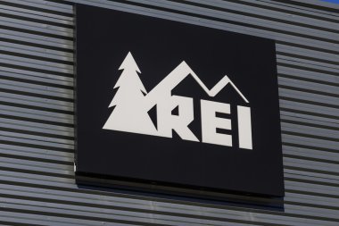 Indianapolis - Yaklaşık Ekim 2016: Eğlence Ekipmanları, Inc. Logosu ve Tabelası. Rei spor malzemeleri ve dış mekan teçhizatı satıyor I