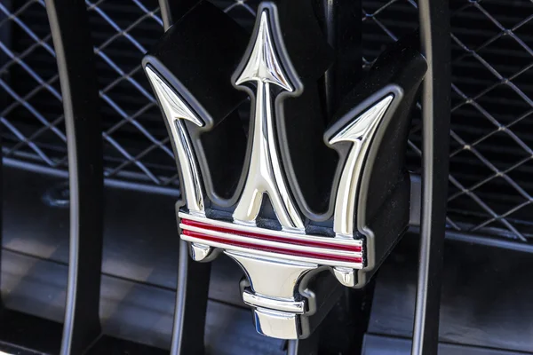 Indianápolis - Circa Octubre 2016: Maserati Trident Logo. Maserati es un fabricante de automóviles de lujo con sede en Italia V —  Fotos de Stock