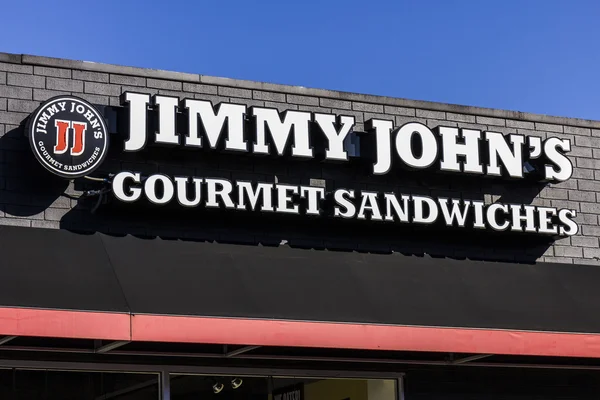 Indianápolis - Circa Octubre 2016: Jimmy John 's Gourmet Sandwich Restaurant. Jimmy John 's es conocido por su entrega rápida. — Foto de Stock