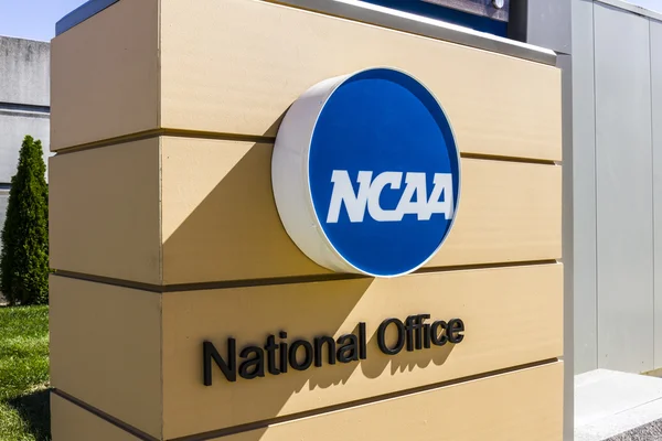 Indianápolis - Circa Octubre 2016: National Collegiate Athletic Association Headquarters. La NCAA regula los programas atléticos de muchos colegios y universidades II — Foto de Stock